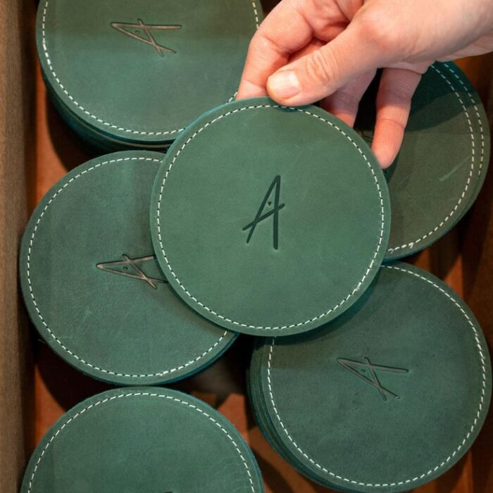 Custom Logo Leather Coaster Set , Corporate Gift Round Whiskey Coasters, Company Logo Coffee Mug Gift For Customers